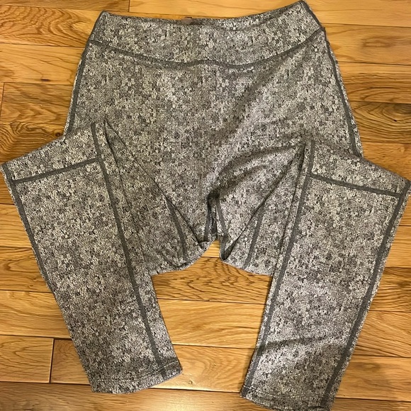 Gymshark Fluer Leggings - Picture 4 of 5